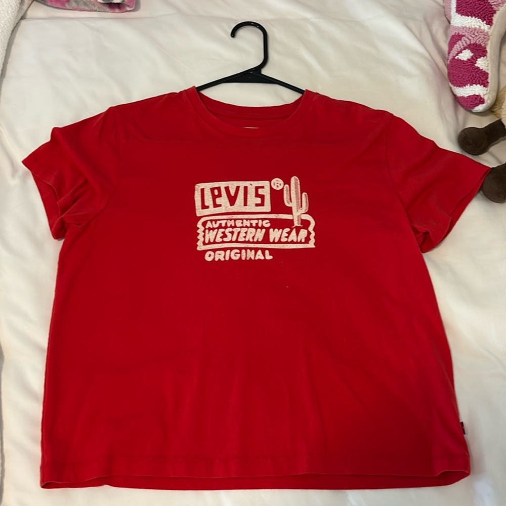 Levi’s cropped tee size medium